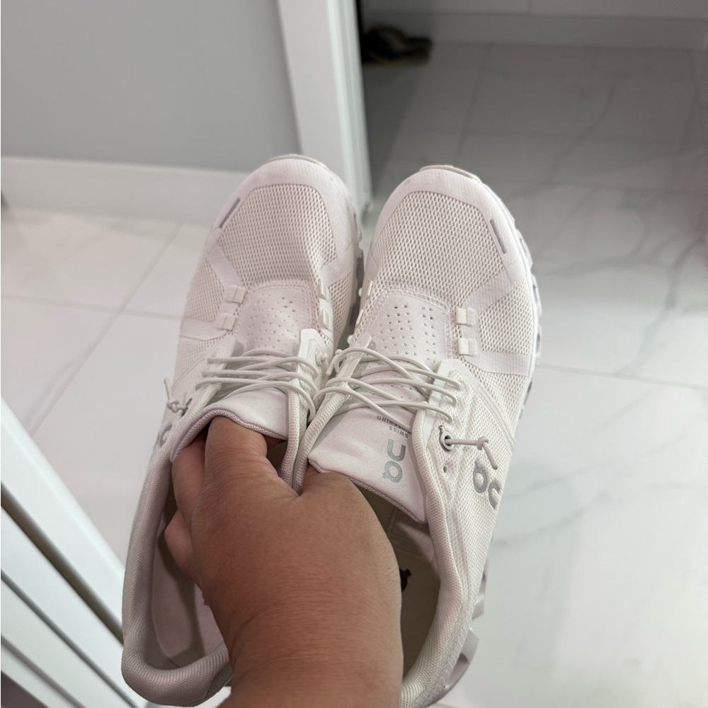 On Running White Sneakers Minimalist Design